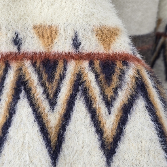 Baciano Sweater - Picture 3 of 16